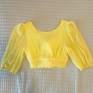 Vestique cropped yellow top